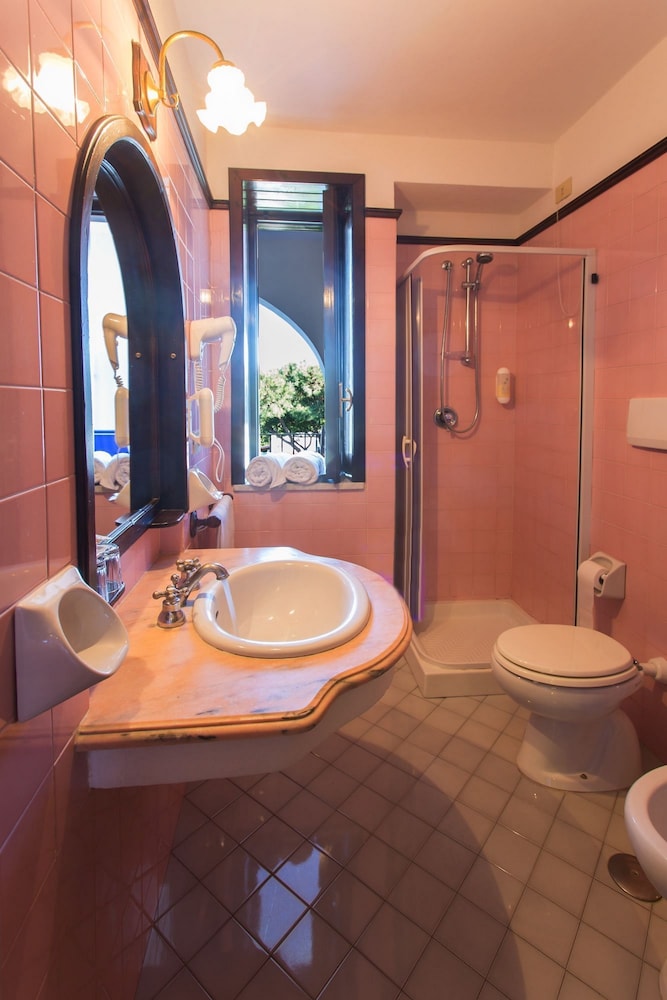 Standard Double Room - Photo 4
