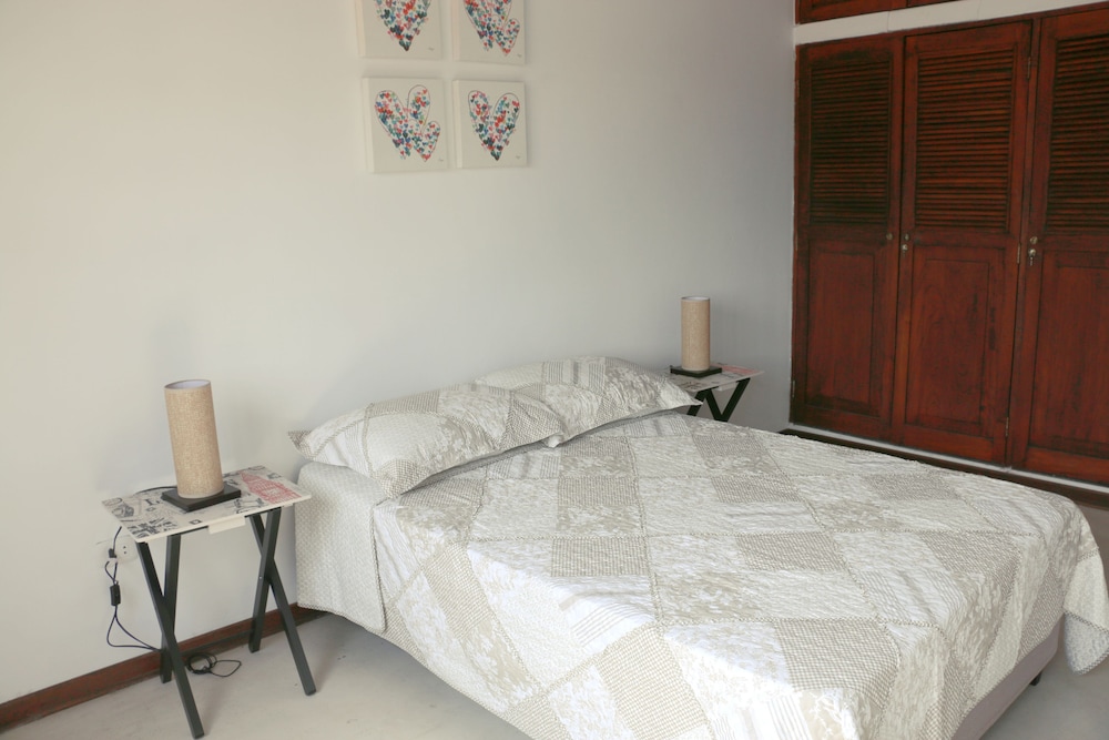 House, 6 Bedrooms photo 3