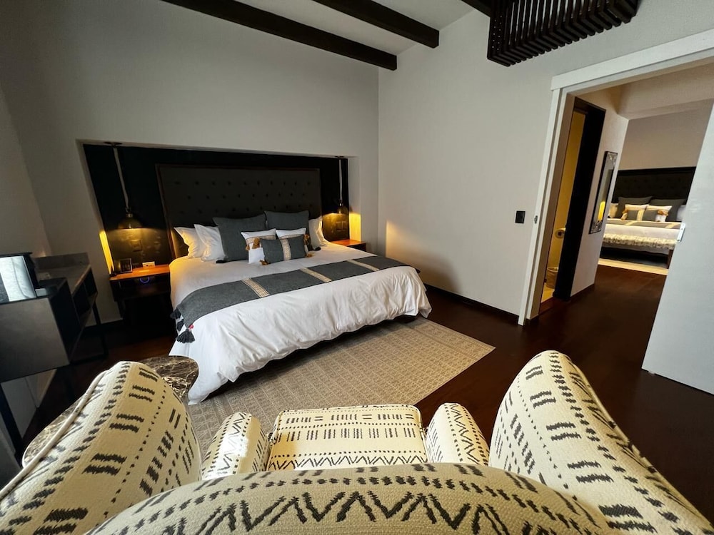Deluxe Room - Photo 6
