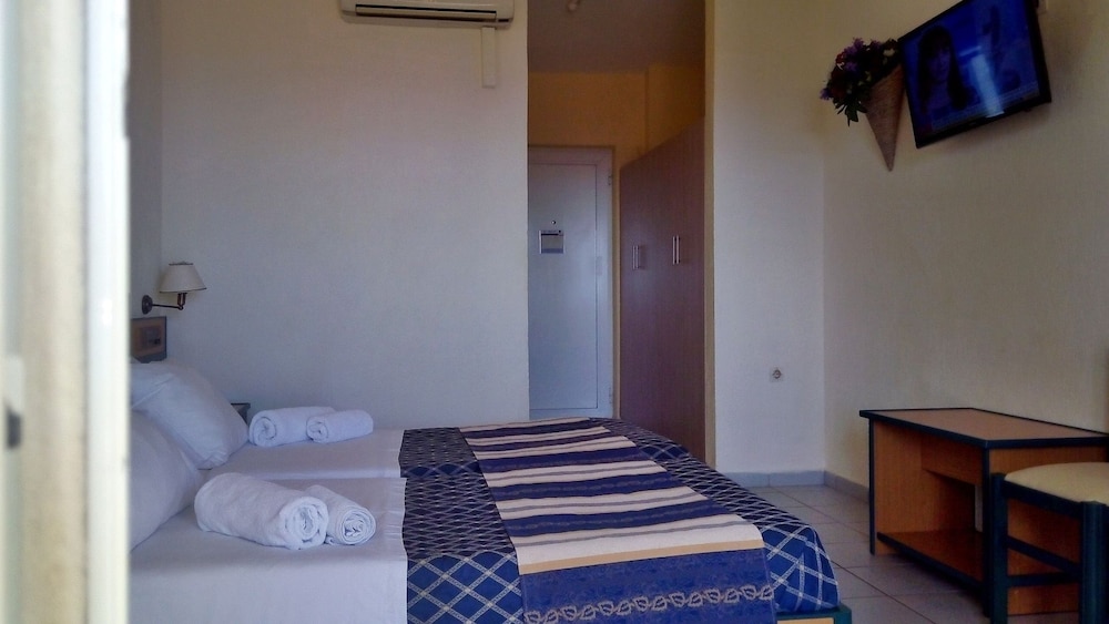 Double or Twin Room, Sea View - Photo 3