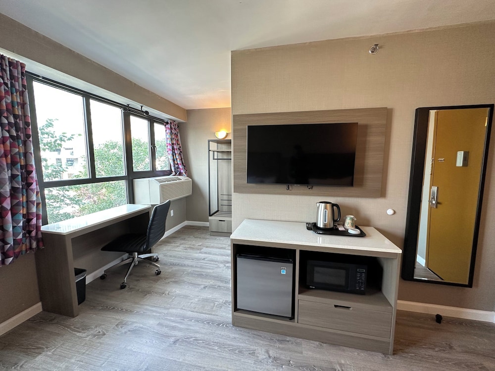 Deluxe Double Room, 2 Queen Beds, Non Smoking - Photo 7