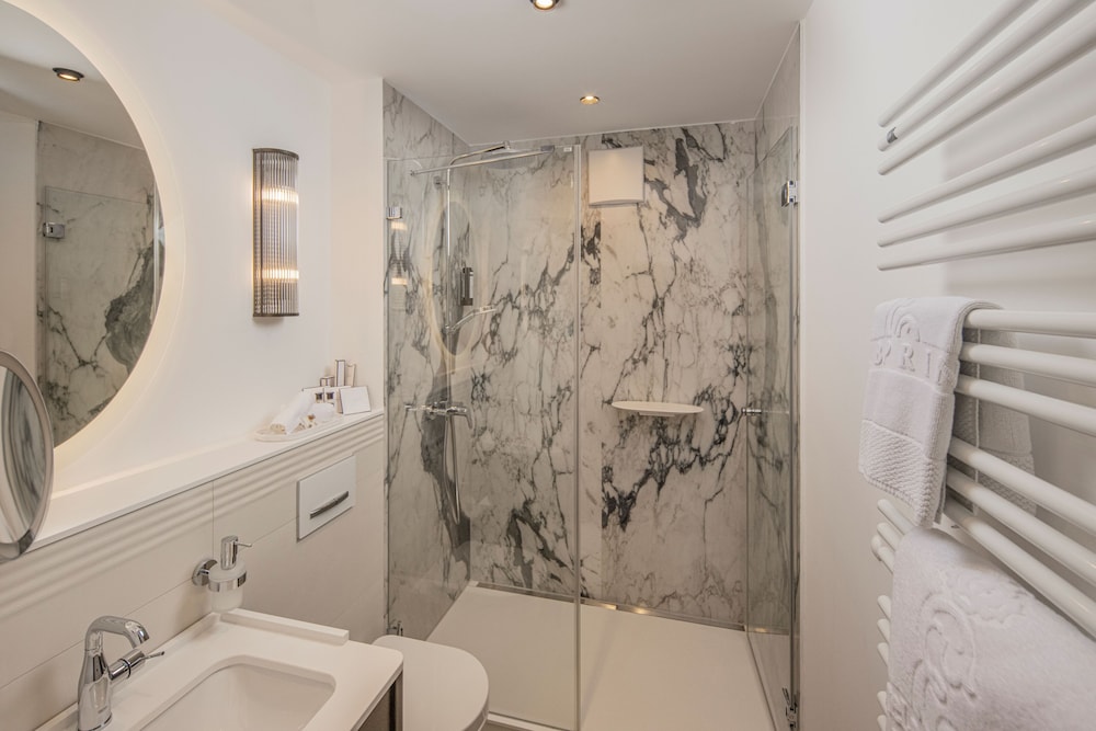 Classic Double Room Single Use photo 3
