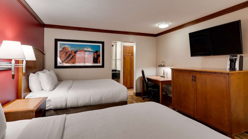 Standard Room, 2 Queen Beds, Non Smoking, Refrigerator & Microwave photo 2