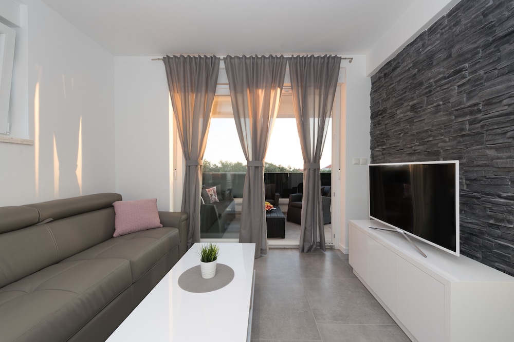 Luxury Apartment, 2 Bedrooms, Balcony photo 2