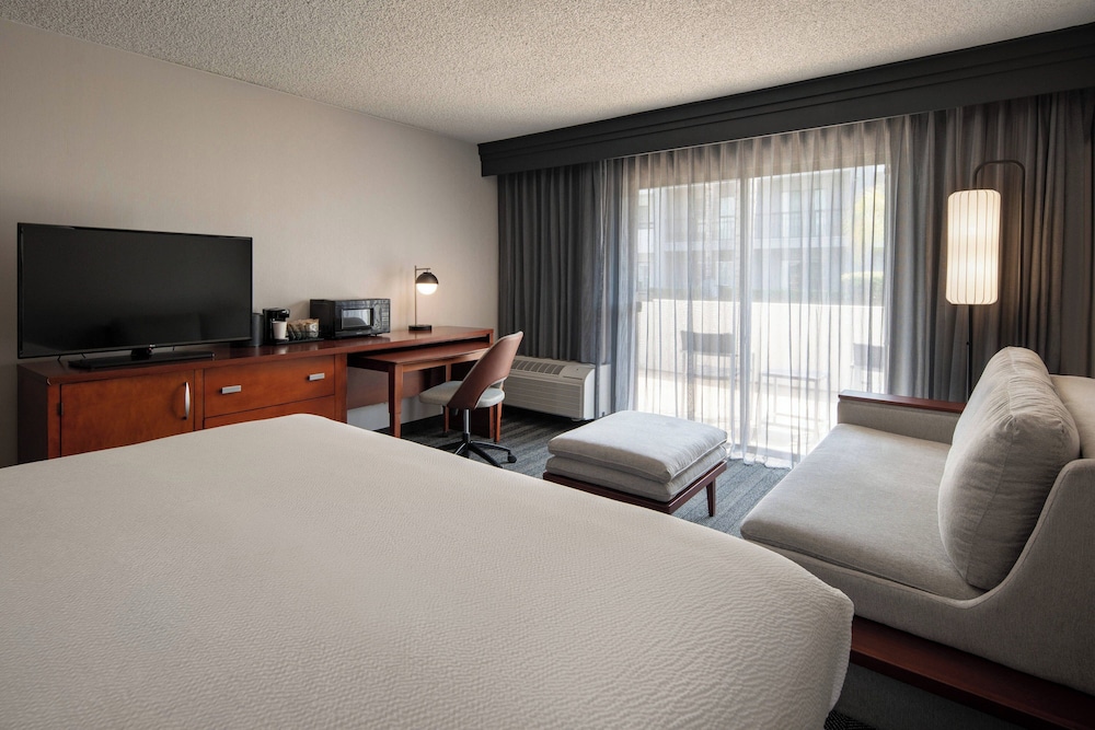 Room, 1 King Bed - Photo 2