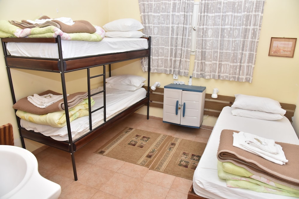 Single Bed In Mixed Dormitory (4 Beds) photo 3