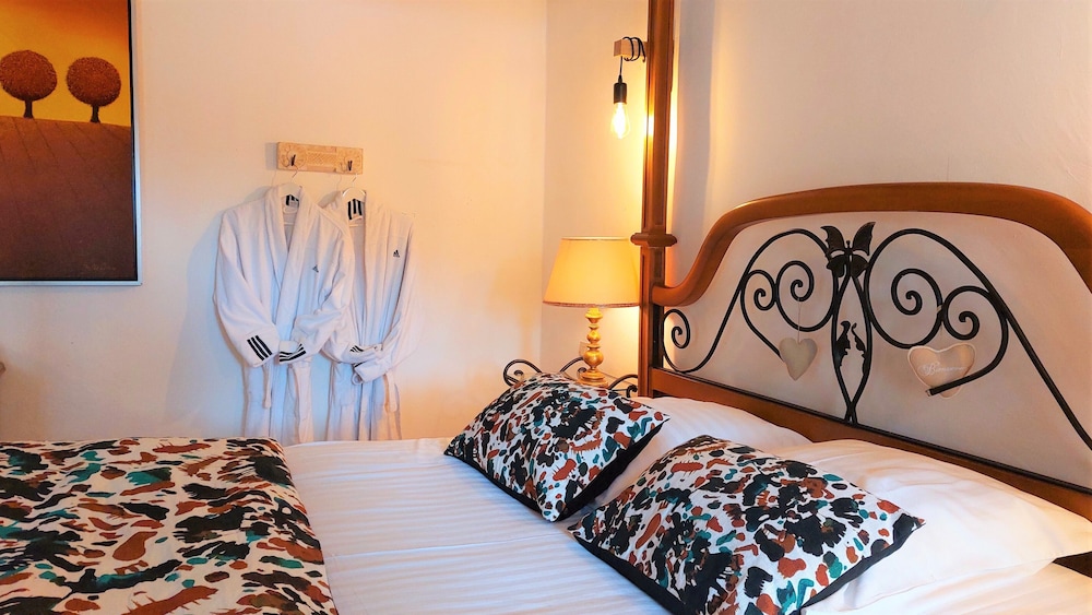 Honeymoon Double Room, 1 Queen Bed, Non Smoking, Pool View photo 1