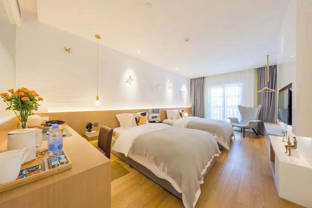 Superior Twin Room, City View