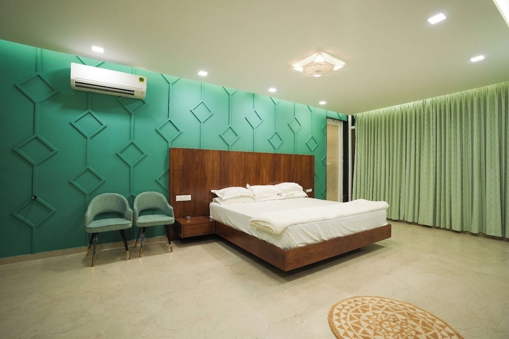 Deluxe Quadruple Room, Balcony, Garden View