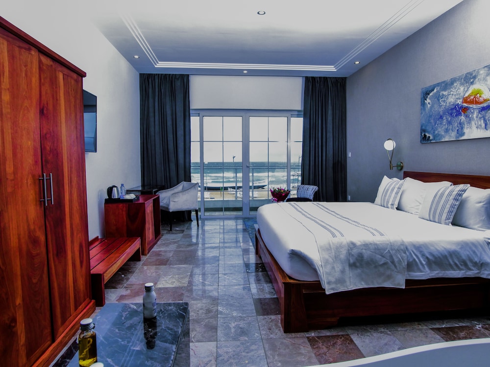 Deluxe Double Room, 1 King Bed, Non Smoking, Beach View photo 3