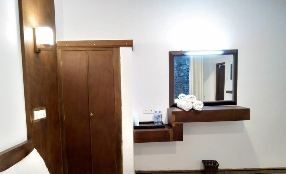 Economy Double Room, 1 Queen Bed, Non Smoking photo 3