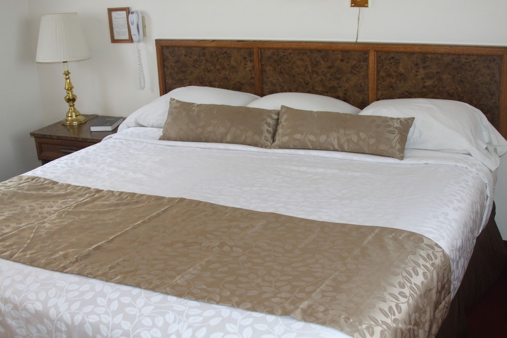 Standard Room, 1 King Bed, Garden View photo 1
