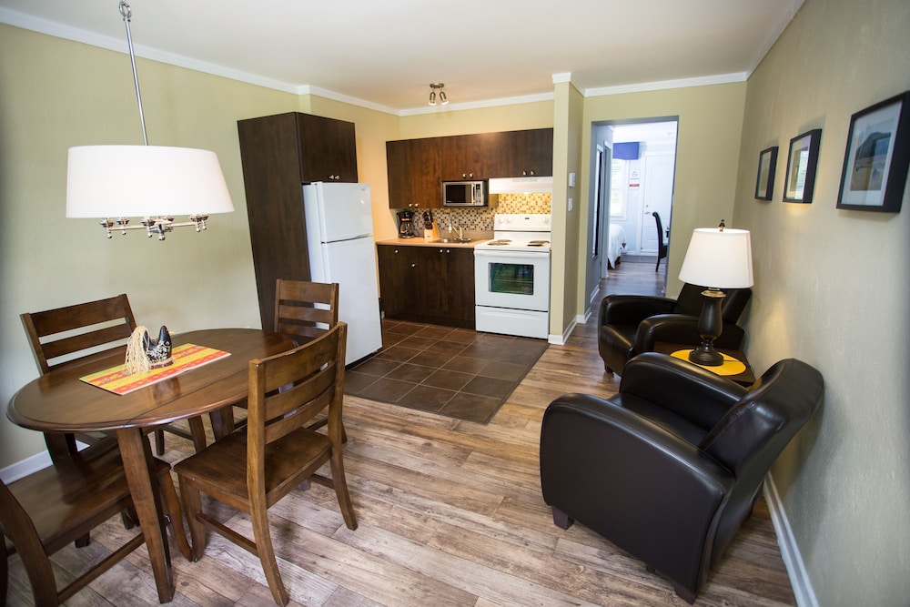 Family Studio, 2 Double Beds, Kitchen photo 3