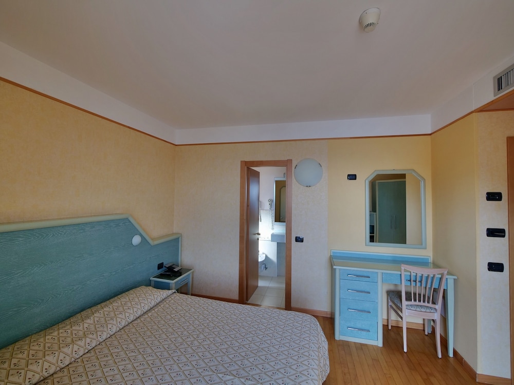 Standard Triple Room photo 3