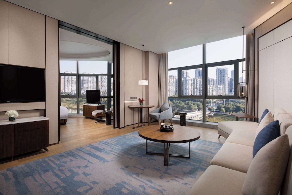 Executive Suite, 1 King Bed, Non Smoking, River View