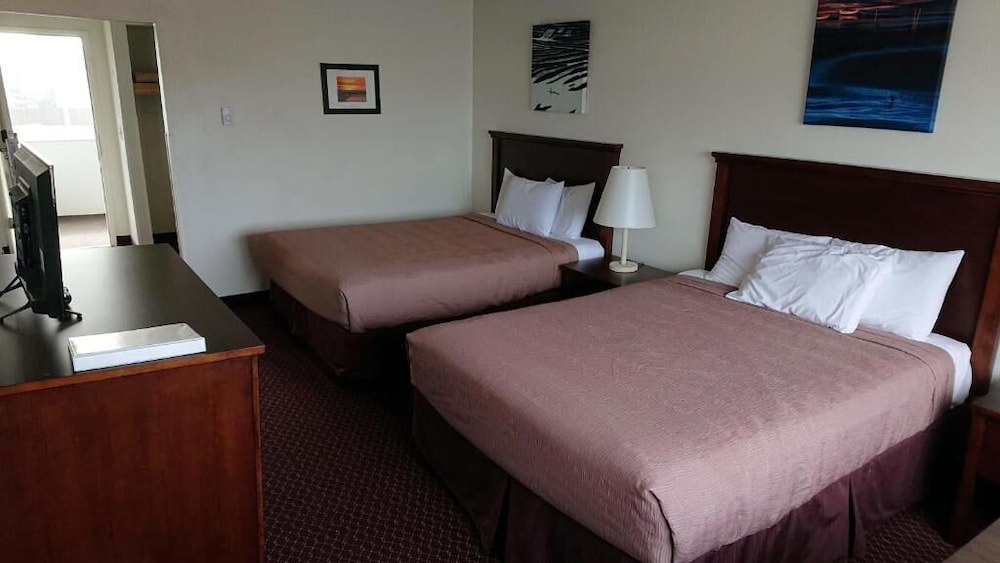 Standard Room, 2 Queen Beds (No Pets Allowed) photo 2