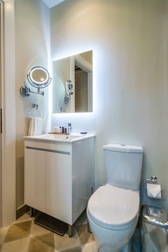 Standard Suite, Balcony - Photo 10