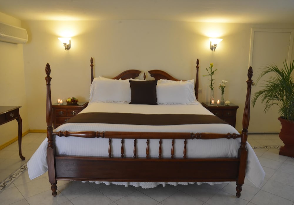 Suite, 1 Double Bed (Master) photo 3