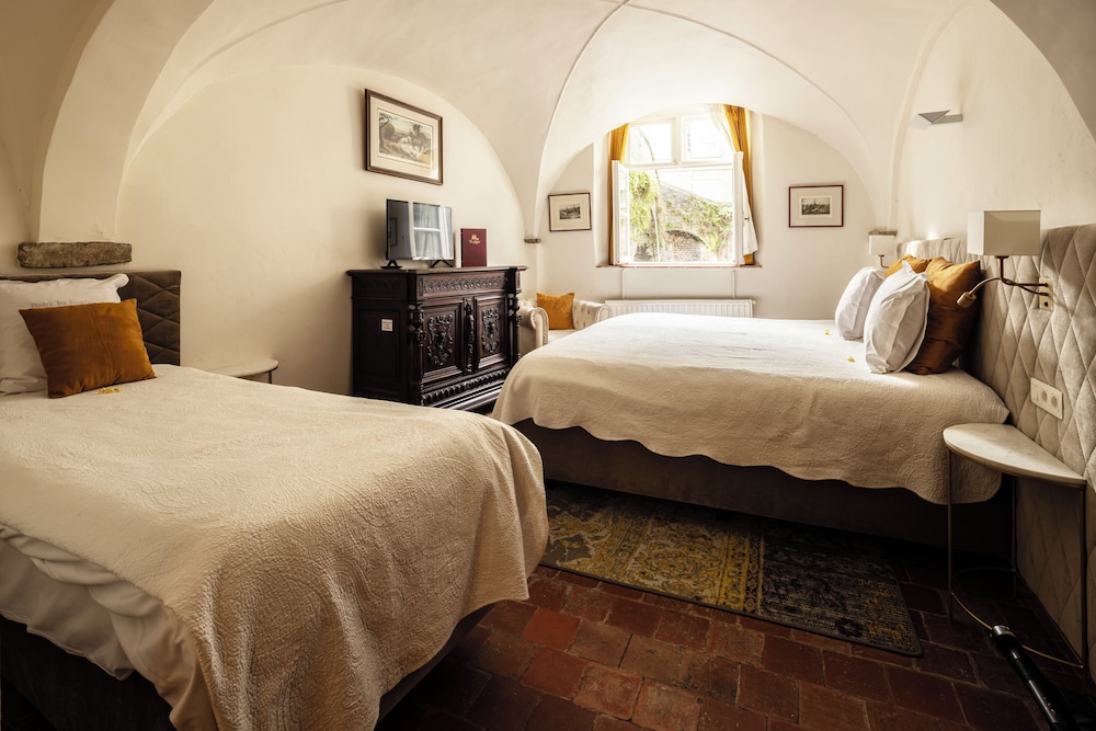 Deluxe Triple Room, Canal View photo 2