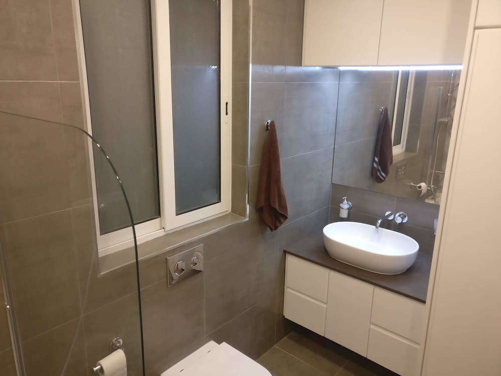 Double Room, Shared Bathroom (Lime) photo 2