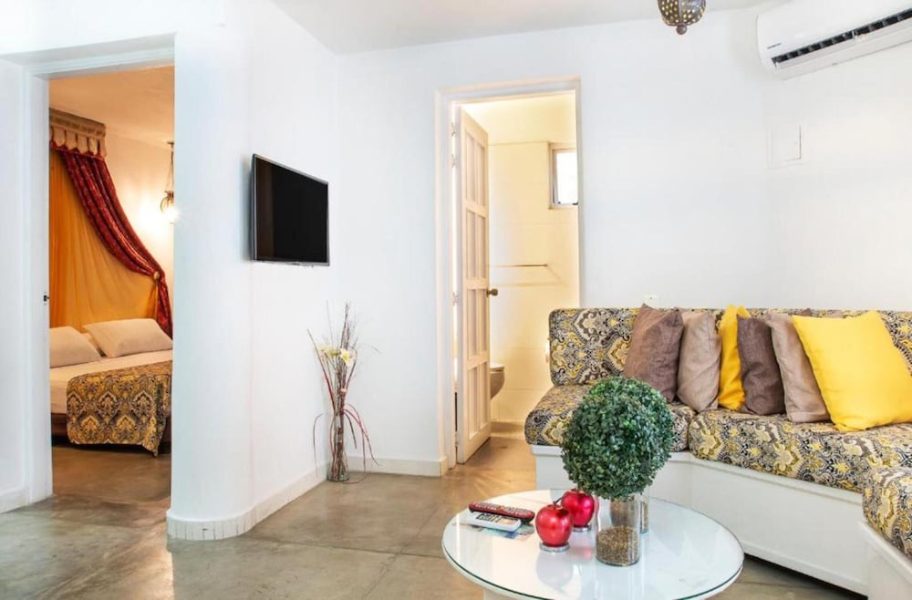 Suite Room - Photo 1
