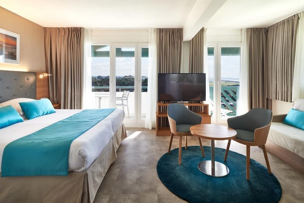 Junior Double Room, Balcony, Partial Sea View