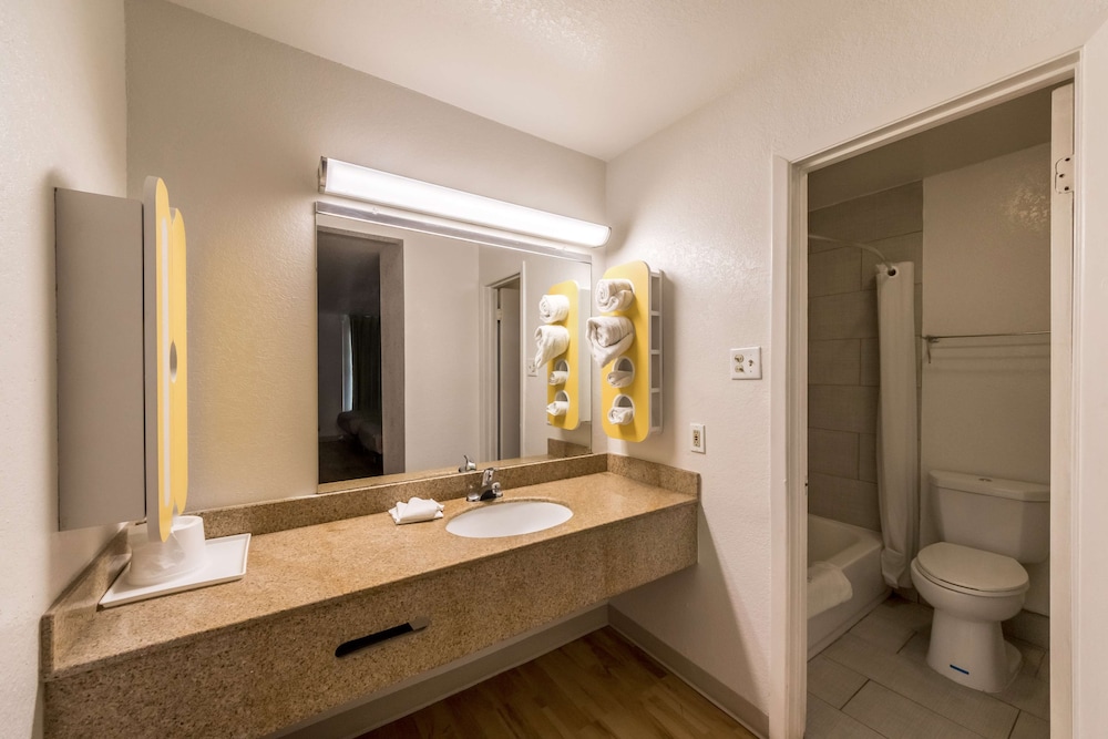 Deluxe Room, 2 Double Beds, Non Smoking, Kitchenette - Photo 4