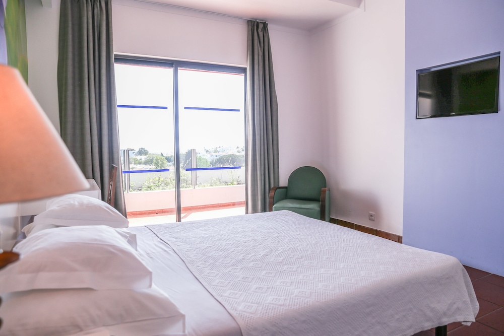 Twin Room, City View - Photo 7