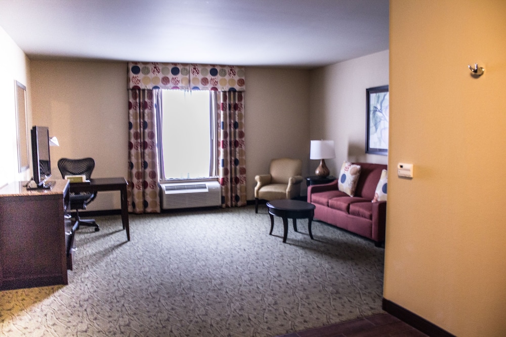 Suite, 1 King Bed photo 2