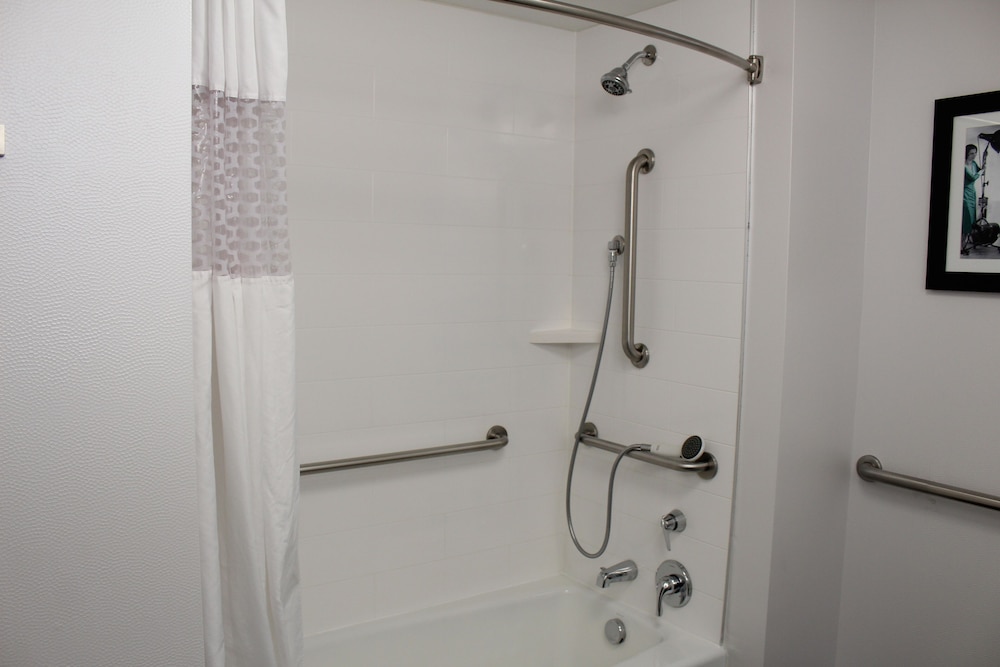 Junior Suite, 1 King Bed, Accessible, Bathtub