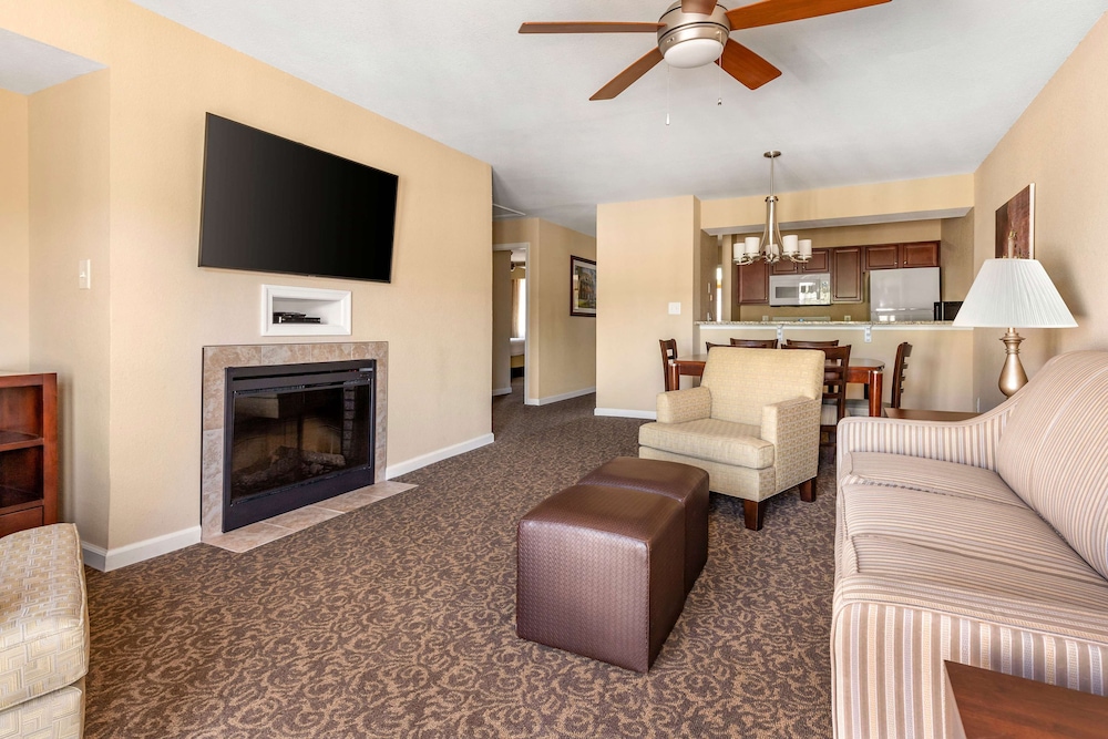 2 BEDROOM 2 KING SUITE W/ SOFABED - Photo 4