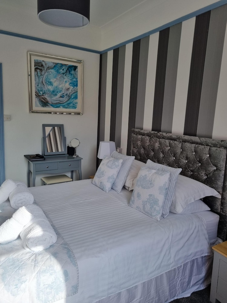 Comfort Double Room, Ensuite, Garden View (Sunflower Room) photo 1
