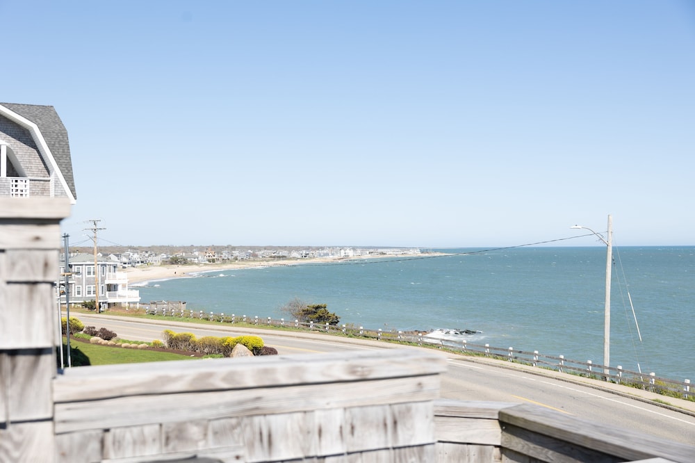 Premium Room, 1 King Bed, Balcony, Ocean View photo 3