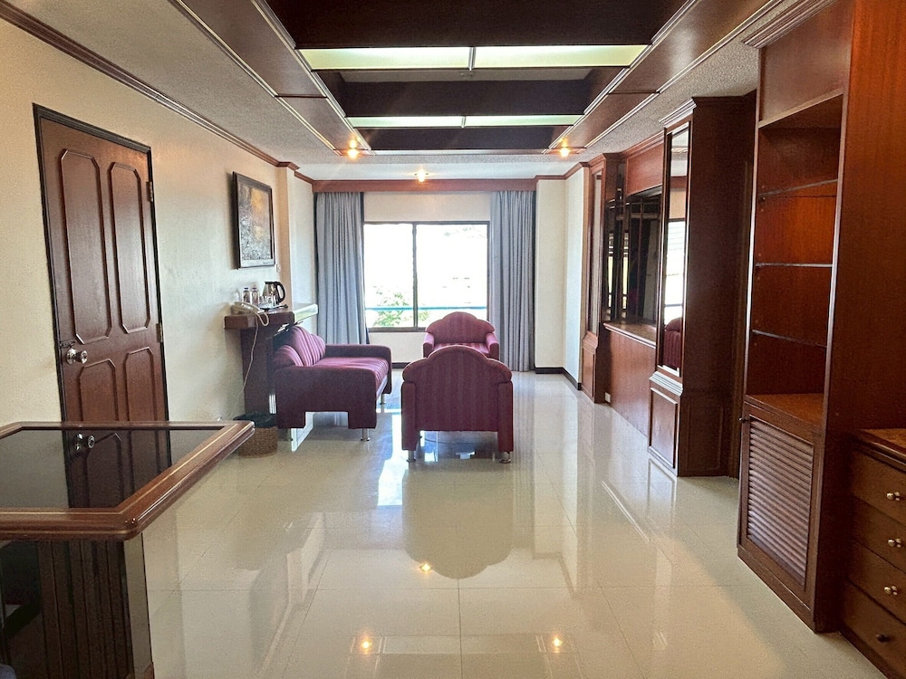 Honeymoon Room - Photo 8