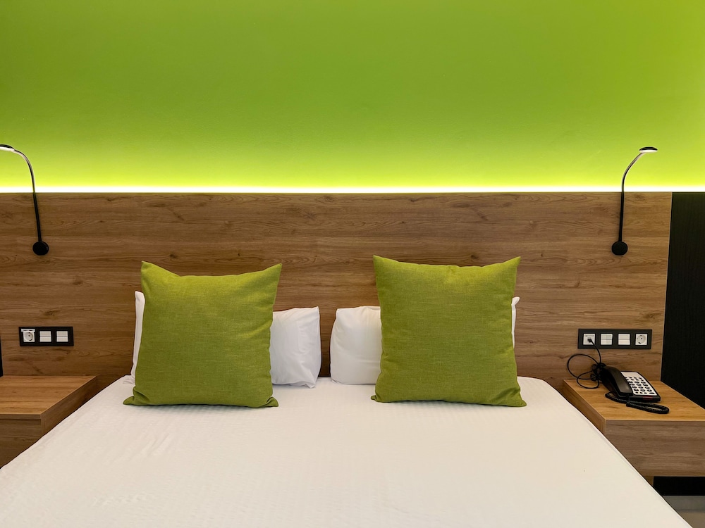 Classic Double Room (1 Adult + 1 Child)