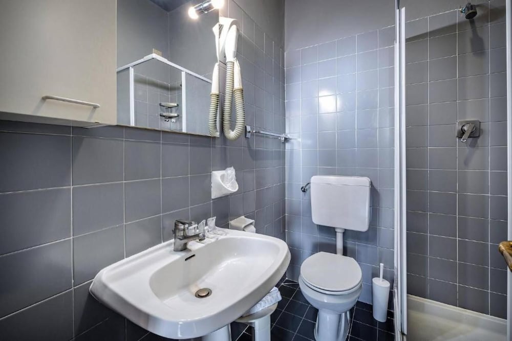 Basic Double Room - Photo 9