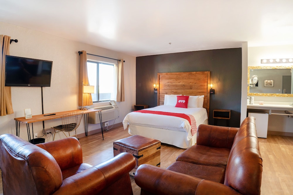 Premium Room, 1 King Bed - Photo 7