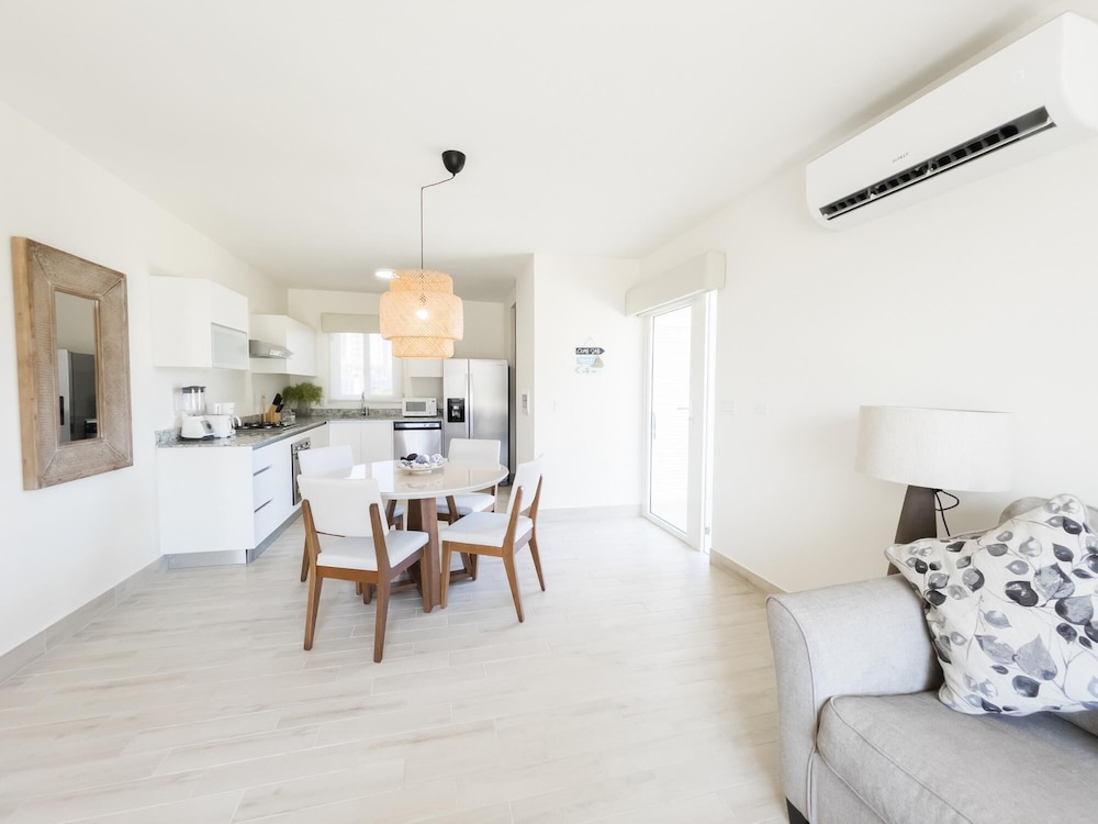 Apartment photo 2
