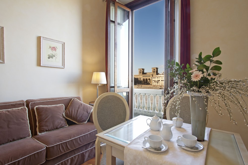 Deluxe Apartment, 1 King Bed with Sofa bed