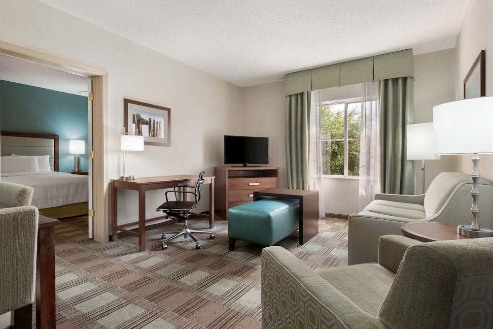 Premium Room, 1 King Bed, Accessible, Bathtub (Mobility & Hearing) - Photo 3