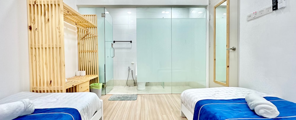 Family Apartment, 5 Bedrooms, Accessible, City View photo 3