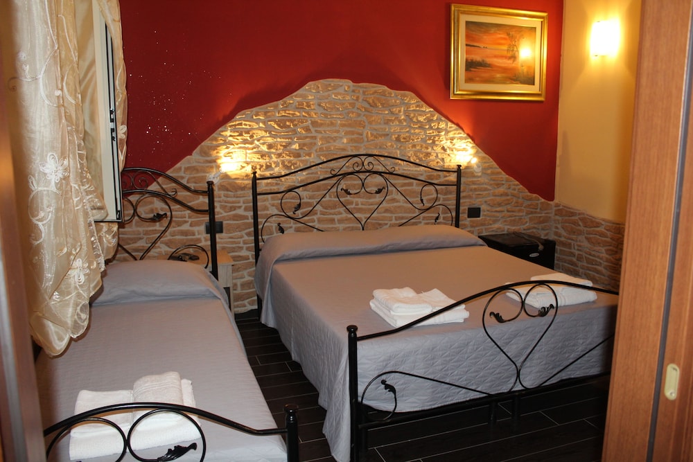 Classic Triple Room, Garden View
