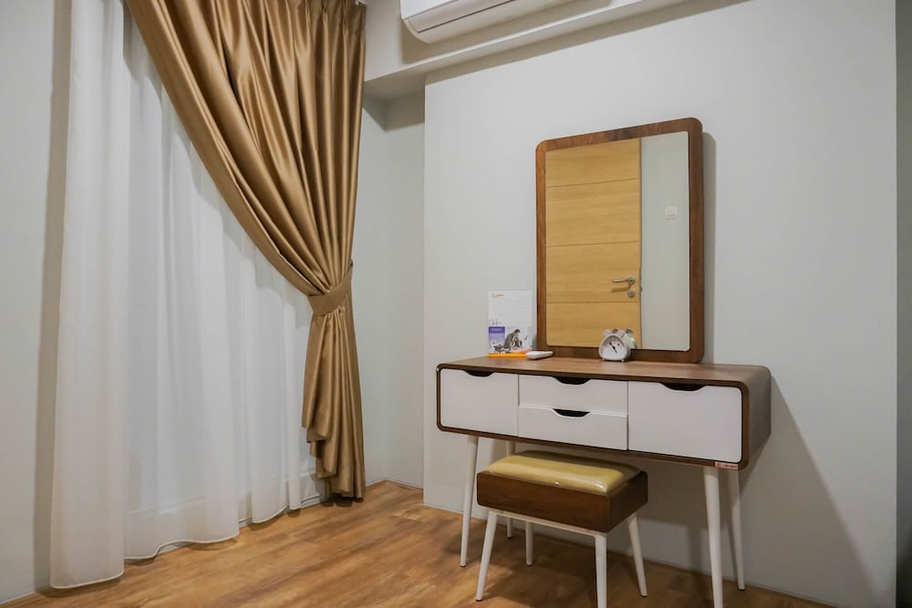 Room - Photo 11
