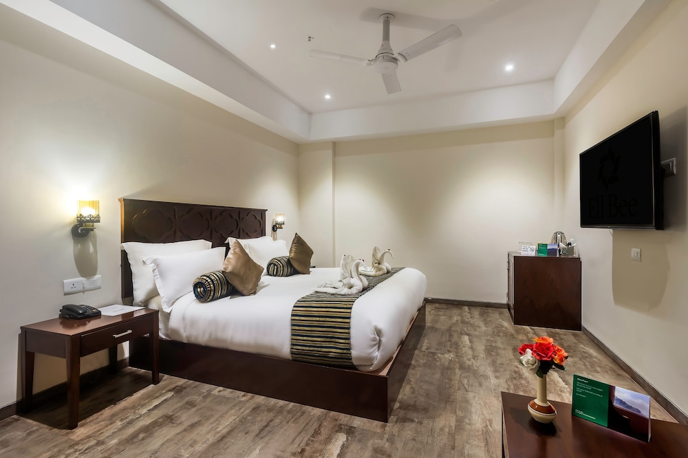 Deluxe Room, 1 King Bed, Air conditioning photo 1