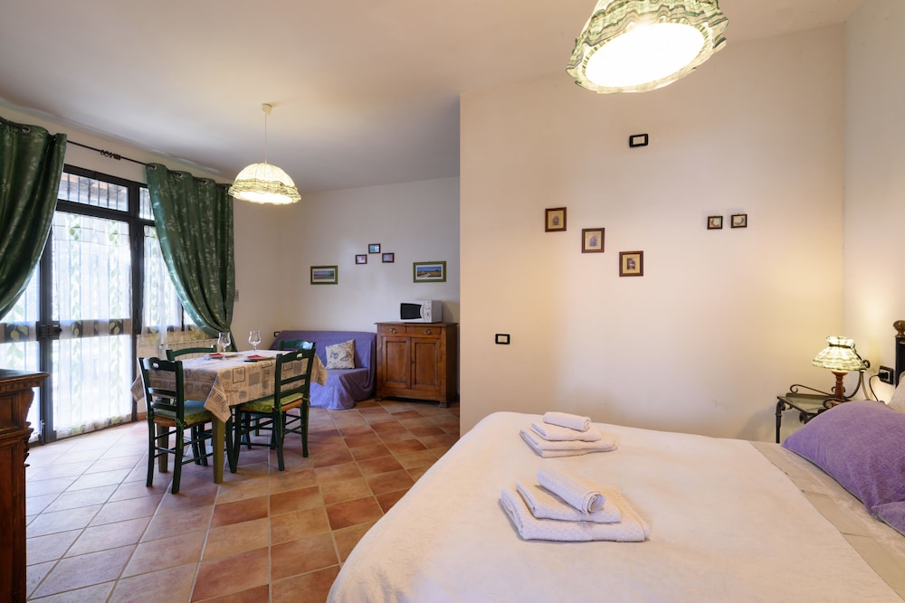 Comfort Room, 2 Double Beds, Kitchenette, Pool View photo 2