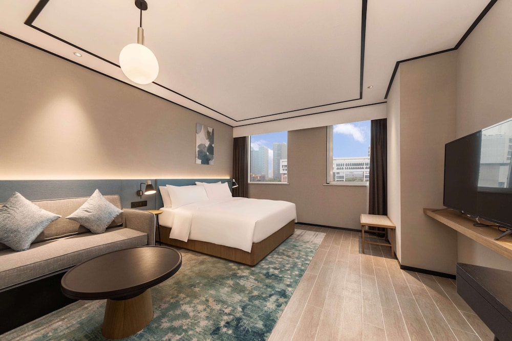 Room, 1 King Bed, Accessible photo 1