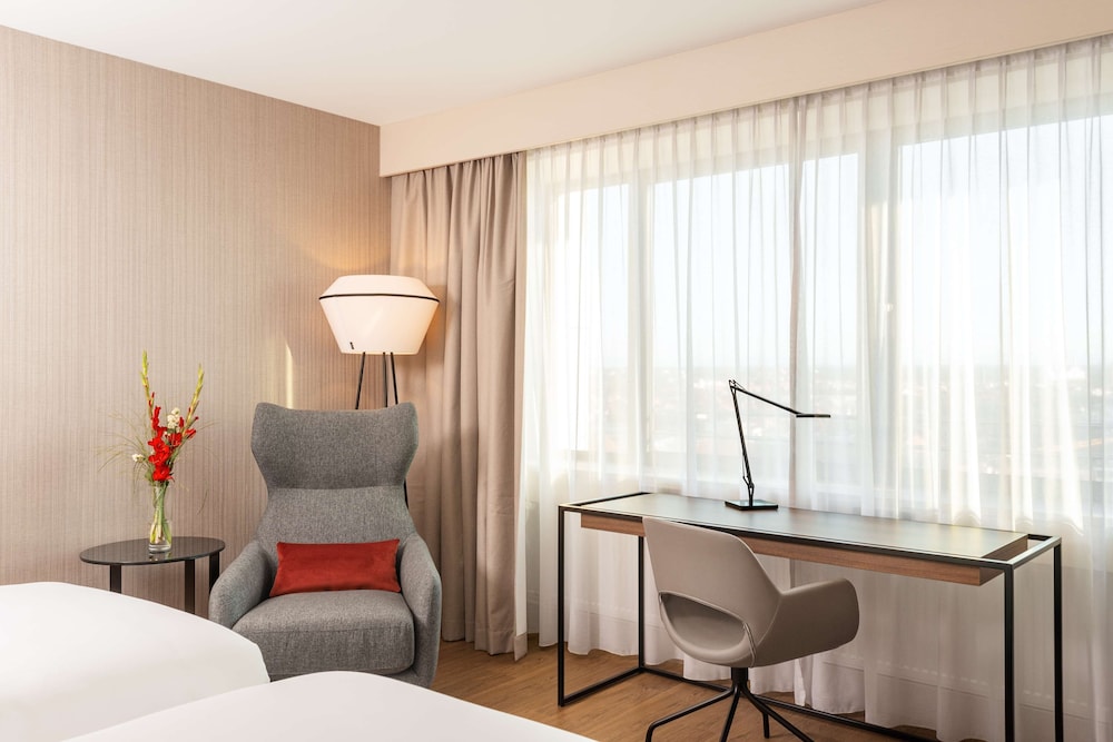 Premium Room (Extra Bed 3 Adults) - Photo 2
