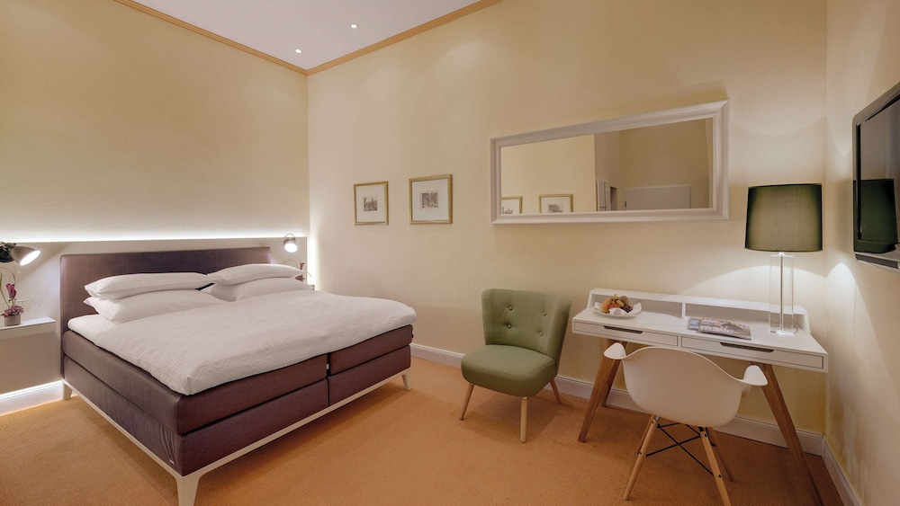 Standard Room, 1 Double Bed, Courtyard View - Photo 2