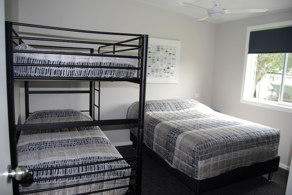 Luxury Apartment, 2 Bedrooms, Poolside (Unit 7) photo 1