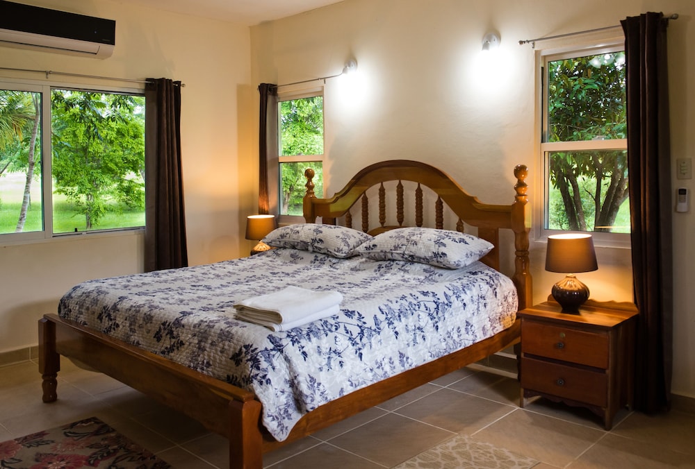 Executive Chalet, 1 King Bed, Garden View, Garden Area photo 1